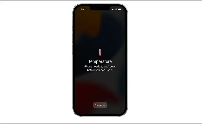 iPhone care afiseaza warning-ul iOS „Temperature: iPhone needs to cool down before you can use it" cu icon de termometru rosu — bateria sau procesorul au atins prag periculos de temperatura